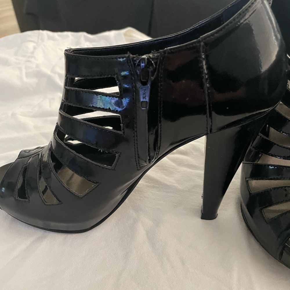 Steve Madden womens shoe. Size 7.5 US
